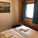 Heinrich In & Out - Bergblick זוננאלפה נאספלד